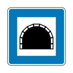Blaues Verkehrsschild mit weißem Rahmen, das ein schwarzes Tunnelportal zeigt. Dieses tunnel schild warnt vor der Einfahrt in einen Tunnel.