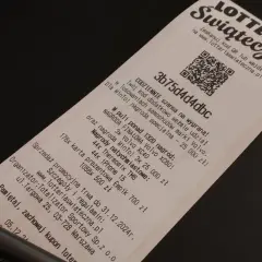 Kupon loterii świątecznej z kodem promocyjnym. Szansa na wygranie Volvo XC60, iPhone'ów i innych nagród.