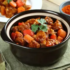 Jakie przyprawy do gulaszu, aby uzyskać wyjątkowy smak potrawy?