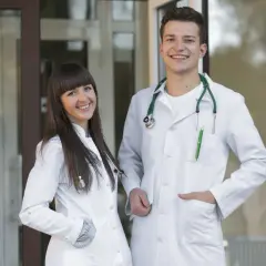Najlepszy fartuch na zajęcia z chemii - wybierz odpowiedni model