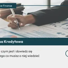 Ręka pisze na wykresach. Dowiedz się, promesa co to jest i jakie ma znaczenie w finansach firmowych.