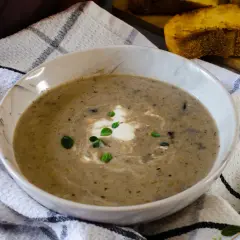 Minestra di Funghi: Ricetta Cremosa e Saporita (Come quella della Nonna)