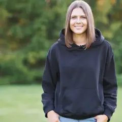 Jakie spodnie do czarnej bluzy? Stylizacje na każdą okazję!