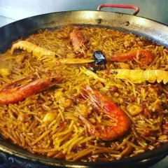 Gdzie zjeść paellę w Barcelonie? Odkryj najlepsze restauracje i smaki