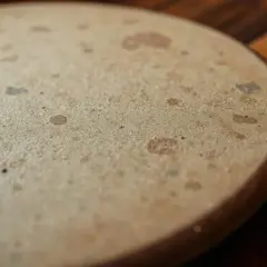 Dlaczego pizza przywiera do kamienia i jak temu zapobiec?