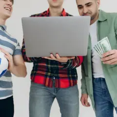 Ile zarabia trener piłki nożnej w ekstraklasie? Zaskakujące kwoty!