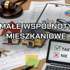 Małe wspólnoty mieszkaniowe: klucze, domki, kalkulator, dokumenty i laptop z listą "TAK/NIE".