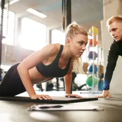 Ile kosztuje trening personalny na siłowni? Sprawdź ceny i oszczędź