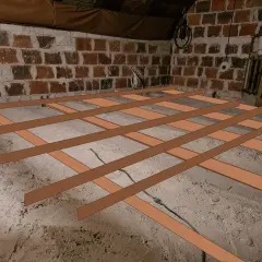 Jakie legary pod OSB? Kompletny poradnik, by podłoga nie skrzypiała!