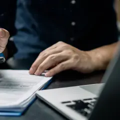 Adwokat funkcjonariuszem publicznym? Wyjaśniamy status i ochronę prawną