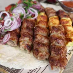 Czy kebab jest keto? Sprawdź, jak jeść go na diecie ketogenicznej