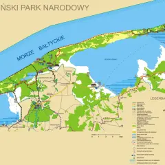 Mapa Słowińskiego Parku Narodowego z zaznaczonymi szlakami, jeziorami, wydmami i miejscowościami.