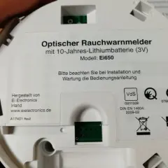 Rauchmelder Ei650 mit 10-Jahres-Batterie. Hier wird gezeigt, wie man die Batterie wechselt.
