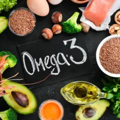 Ingredienti per il bodybuilding: salmone, avocado, semi di lino, uova, gamberi, broccoli. Quanti omega 3 al giorno?