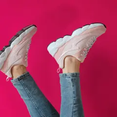 Różowe buty do czego pasują? Odkryj stylowe połączenia i inspiracje