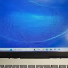 Jak naprawić ekran w laptopie - proste rozwiązania na najczęstsze problemy
