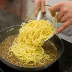 Jak zrobić sos do spaghetti z mięsem mielonym, aby zachwycić smakiem