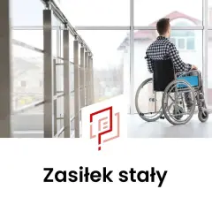 Mężczyzna na wózku inwalidzkim patrzy przez okno. Temat: zasiłek stały.