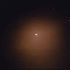 Jasna, jasna centauri gwiazda pośrodku rozgwieżdżonego nieba.