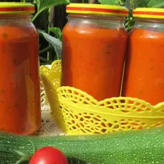 Sos do spaghetti do słoików z cukinią - łatwy przepis na zimę