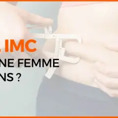 Mesure du pli cutané pour évaluer l'IMC d'une femme de 60 ans.