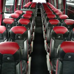 Długa podróż autokarem? Zmień ją w przyjemność! Porady