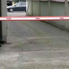 Jak otworzyć szlaban na osiedlu? Szybkie metody i awaryjne rozwiązania