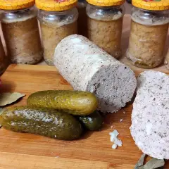 Prosty przepis na kiełbasę słoikową w Thermomixie, który zachwyci