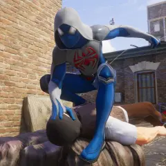 Spider-Man w nowym stroju obezwładnia przeciwnika. To scena z gry Spider-Man 2 poradnik.