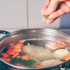 Co zrobić gdy zupa jest za ostra? Skuteczne sposoby na złagodzenie smaków