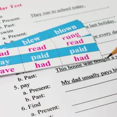 Scheda per test di verbi irregolari. Si usano forme del past simple come "blew", "read", "paid", "had".