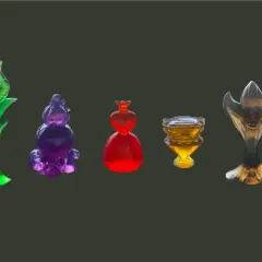 Figurki z gry Villainous: zielona Maleficent, fioletowa Ursula, czerwona Królowa Kier, żółty Hades i szary Jafar.