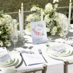 Jak udekorować stół na chrzciny: eleganckie pomysły i inspiracje