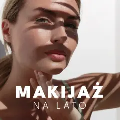 Kobieta o urodzie typu lato w letnim makijażu, z cieniami liści na twarzy.