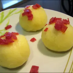 Stwórz pyszne domowe pyzy z mięsem z gotowanych ziemniaków!