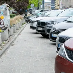 Ile miejsca na chodniku? Kluczowe przepisy, które musisz znać