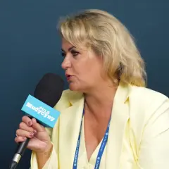Agnieszka Gorgoń Komor udziela wywiadu z mikrofonem Puls Medycyny.