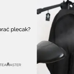 Czarny plecak gotowy do prania w pralce. Jak prać plecak, by był jak nowy?