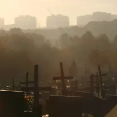 Jak dojechać na cmentarz Batowice w Krakowie - proste trasy i wskazówki