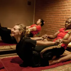 Relaks w Samui Spa Poznań: masaż tajski dla dwojga, odprężenie i harmonia.