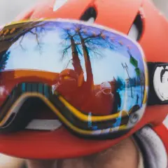 Jak dobrać kask snowboardowy? Poradnik krok po kroku