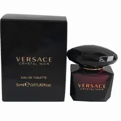 Elegancka woda toaletowa Versace Crystal Noir w czarnym flakonie z kryształową nakrętką. Idealna na wieczór.