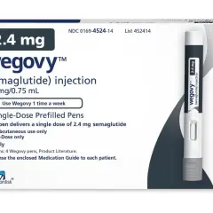 Opakowanie Wegovy 2,4 mg z 4 wstrzykiwaczami. Przed użyciem zapoznaj się z ulotką, by poznać potencjalne wegovy skutki uboczne.