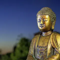 Święte miejsca buddyzmu, które zmieniają życie i inspirują pielgrzymów