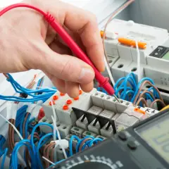 Ile za montaż lampy? Sprawdź, co wpływa na koszty instalacji