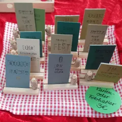 Karten und Fotohalter mit weihnachtlichen Sprüchen, tolle Adventsbasar Ideen.
