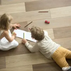 Parkiet dębowy bez cyklinowania? Odśwież go sam i zaoszczędź!