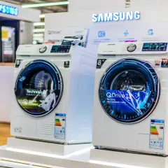 Dwie pralki Samsung z technologią QDrive, idealne do oszczędności czasu. Kalibracja pralki Samsung jest prosta dzięki intuicyjnemu panelowi.