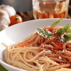 Spaghetti bez mięsa: obiad w 15 minut? Sprawdź 3 proste przepisy!