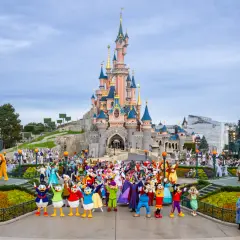 Disneyland: Gdzie na świecie? Paryż czy USA? Poradnik